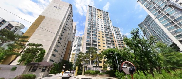 서울 용산구 한강대우아파트가 오는 7월 3일 리모델링사업 설명회를 연다. 이곳은 리모델링을 통해 최고 25층 높이의 아파트 850여가구로 재탄생할 전망이다.[사진=한국주택경제신문DB]