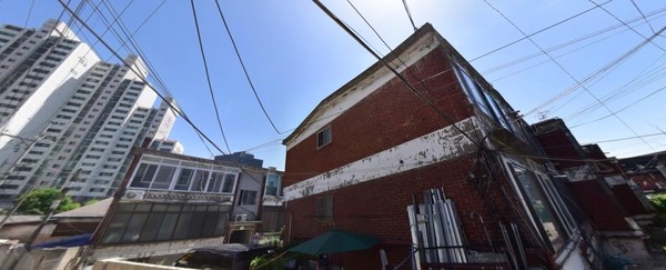 서울 성동구 성수1구역이 오는 13일 재건축 공동사업시행 건설업자 선정을 위한 두 번째 현장설명회를 연다. 조합은 최고 22층 높이의 아파트 5개동 총 282가구 등을 건립할 계획이다.[사진=한국주택경제신문DB]