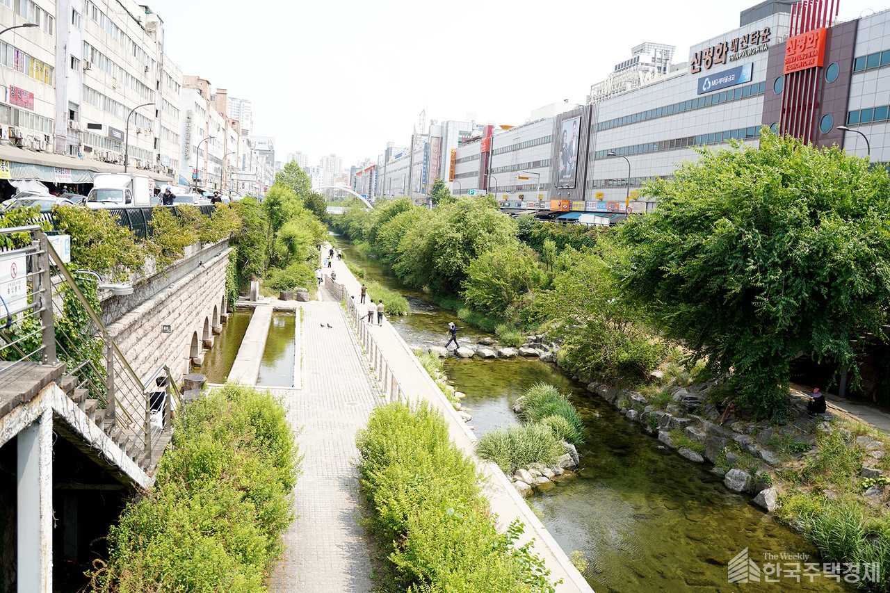 청계천 풍경 [사진=이호준 기자]