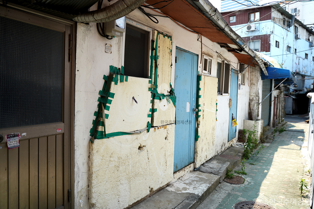 창신동 재개발 구역의 민가 [사진=이호준 기자]