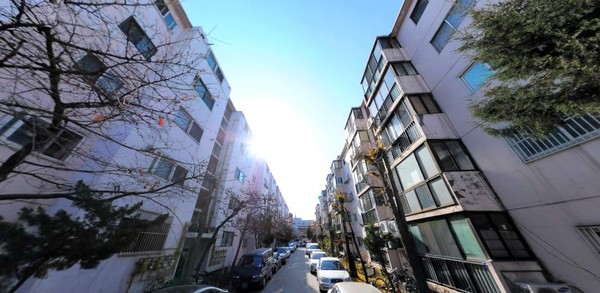 이달 30일 서울 광진구 중곡아파트의 공공재건축사업 시공자 선정을 위한 현장설명회가 열린다. 이곳은 재건축을 통해 최고 22층 높이의 아파트 331가구 등이 들어설 전망이다.[사진=한국주택경제신문DB]