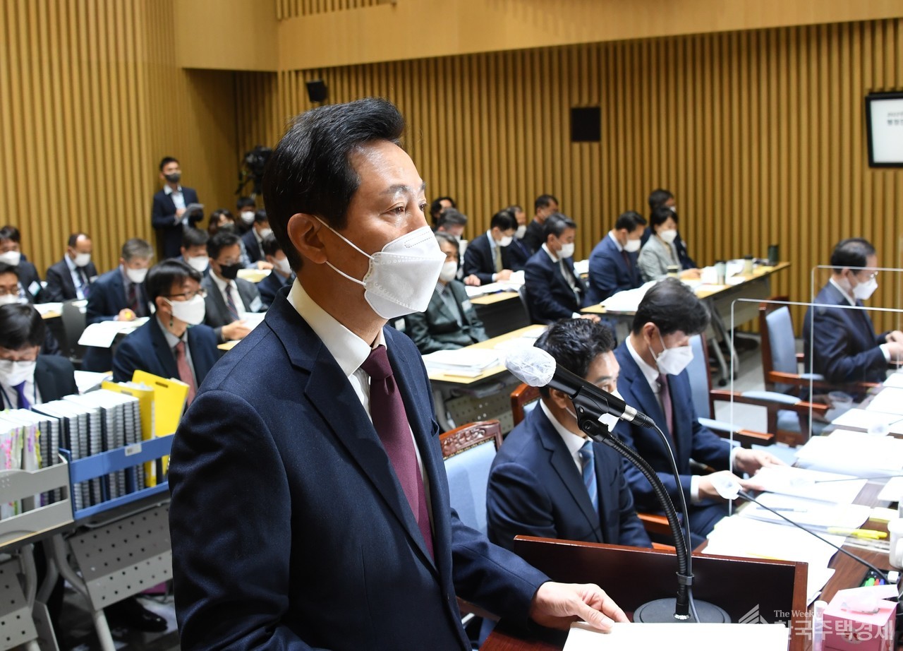 오세훈 서울시장이 12일 오전 국회 행정안전위원회 서울시 국정감사에서 인사말을 하고 있다. [사진=서울시 제공]