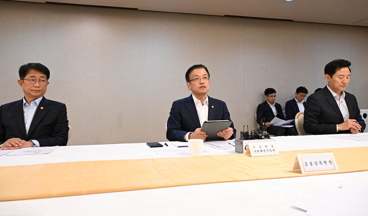 최상목 부총리가 8일 부동산 관계장관회의를 열고 '국민 주거안정을 위한 주택공급 확대방안'을 발표했다. [사진=기획재정부]