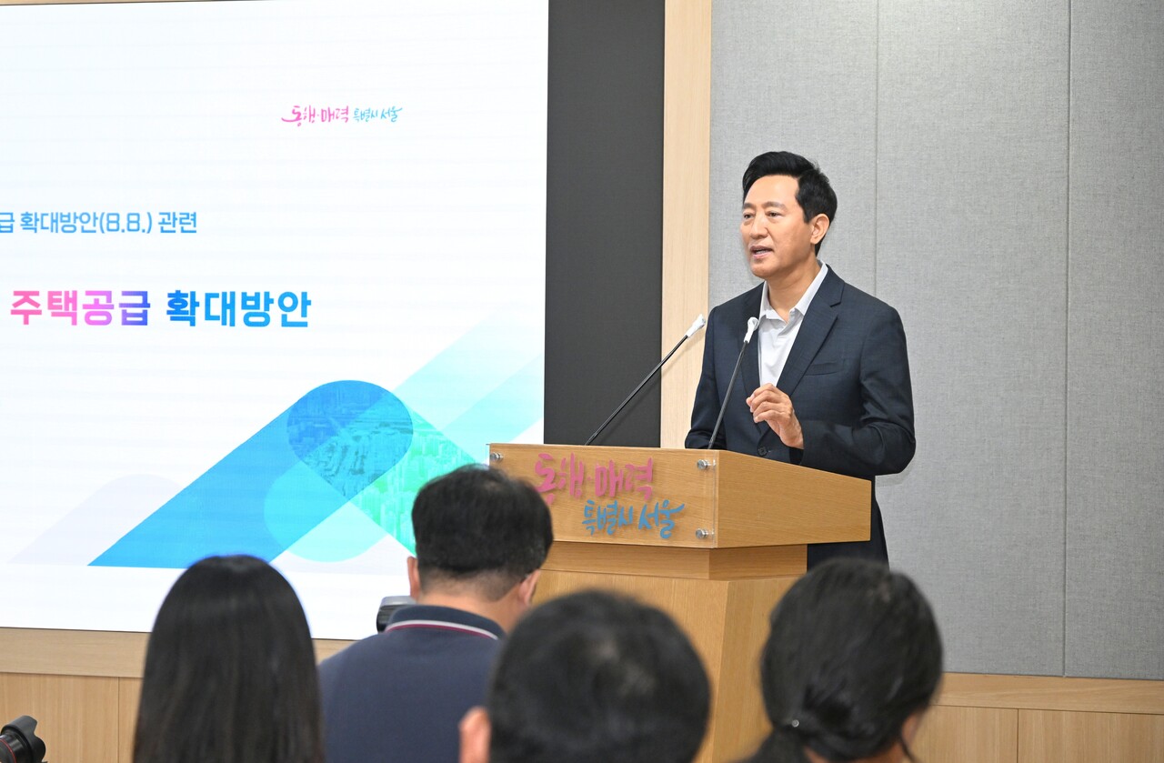 오세훈 시장이 9일 주택공급 방안에 대한 브리핑을 하고 있다. [사진=서울시 제공]