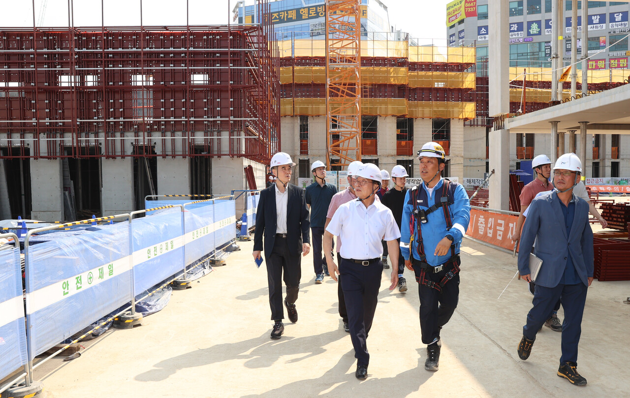 인천도시공사가 혹서기 건설현장 안전점검을 진행했다. [사진=iH 제공]