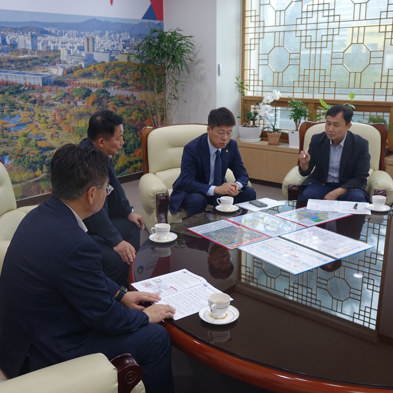 진현환 차관이 대전 둔산지구 등 노후계획도시를 현장 방문했다. [사진=국토부 제공]