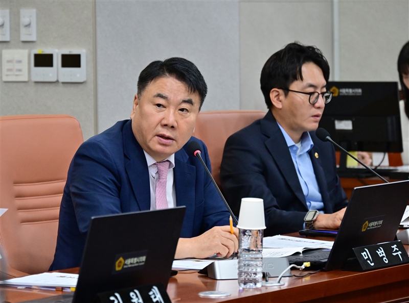 민병주 의원이 지난 9일 제326회 임시회 도시공간본부 소관 업무보고에서 발언하고 있다. [사진=서울시의회 제공]