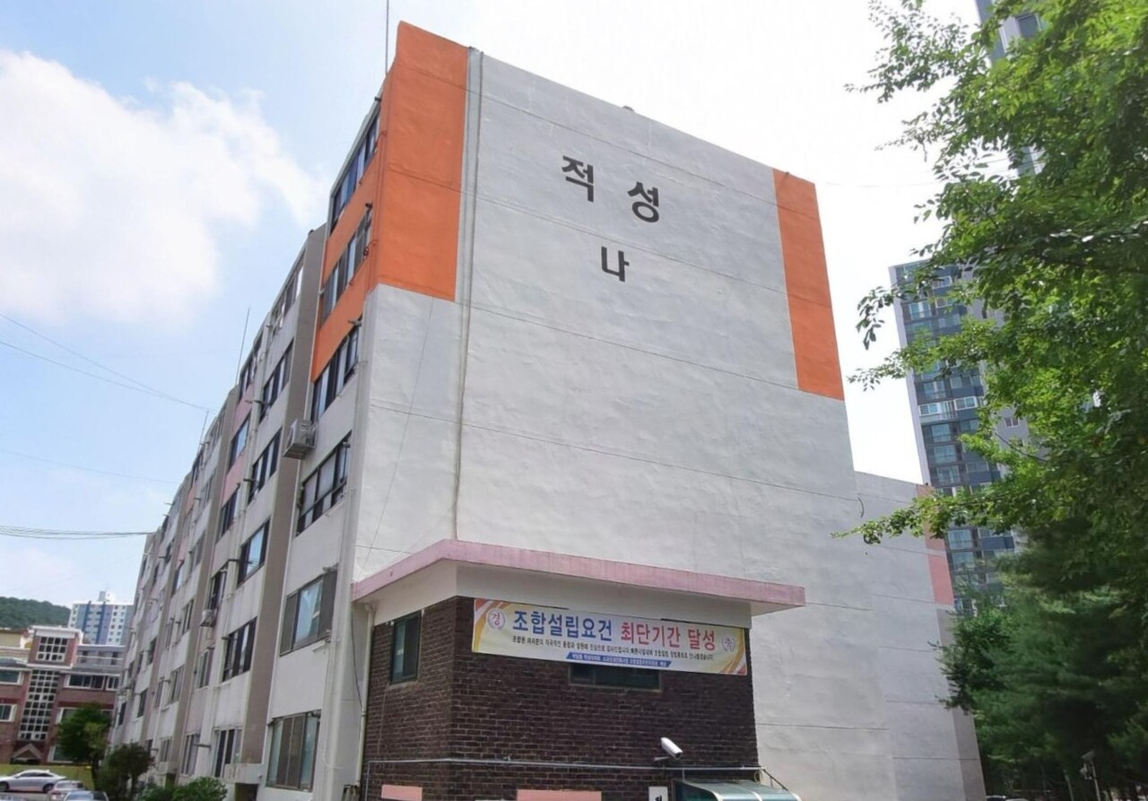 경기 안양시 만안구 박달동 적성아파트가 소규모재건축 시공자 선정에 다시 나섰다. [사진=네이버 거리뷰]