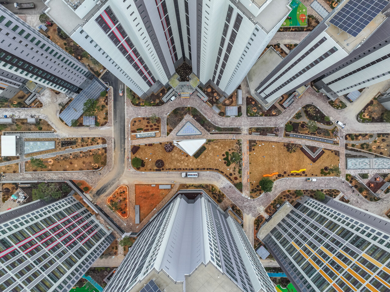 힐스테이트 신용더리버 중앙광장 ‘그란디스 스트림’ [사진=현대건설 제공]