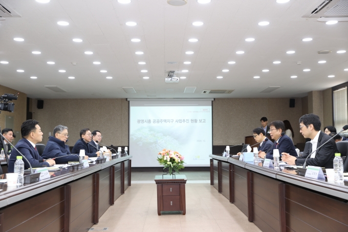 박상우 국토교통부장관이 지난 17일 LH 광명시흥본부를 방문해 공공주택지구 공급계획을 점검했다. [사진=국토부]