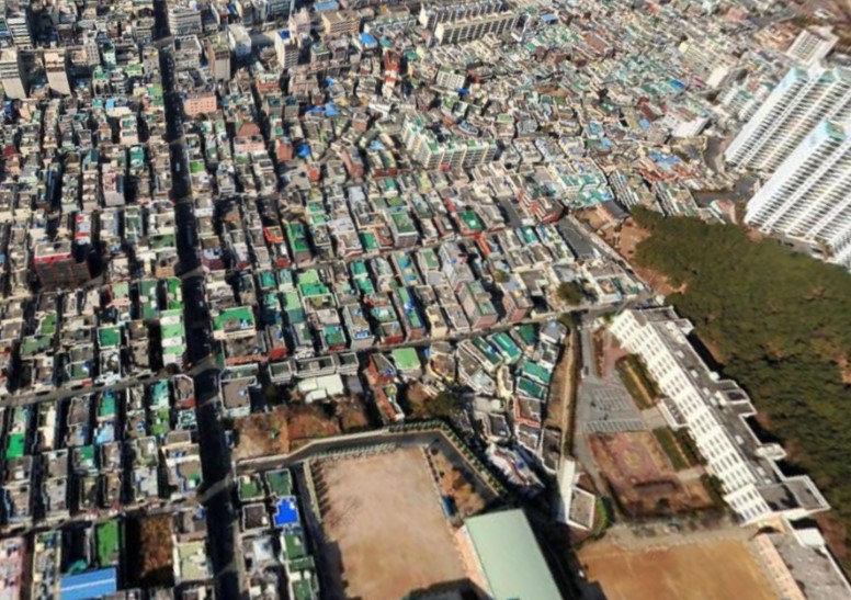부산 남구 용호12구역 재개발 추정비례율이 105.28%로 추산됐다. 앞으로 이곳에는 아파트 500여세대가 신축될 예정이다. [사진=네이버 거리뷰]