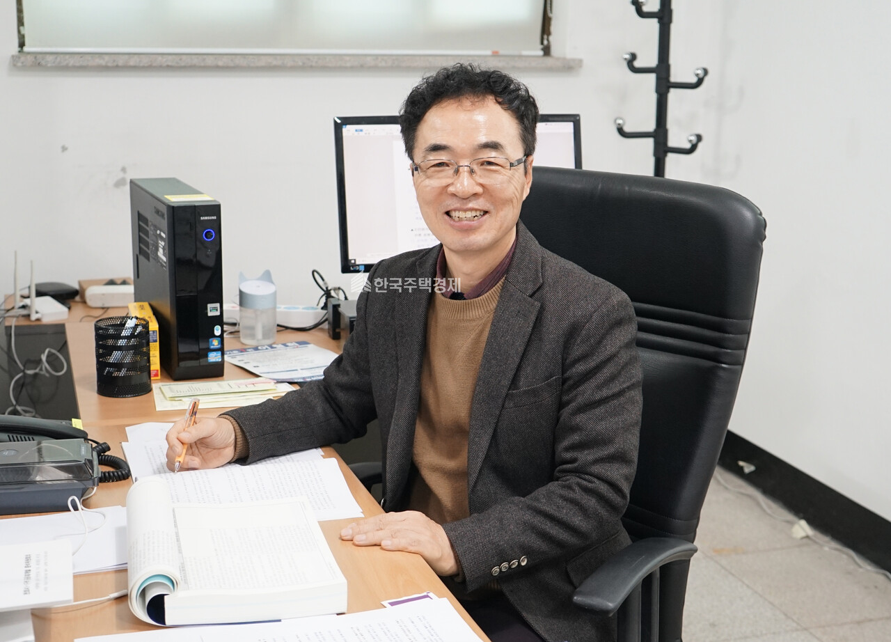 이철희 부위원장 | 천호A1-2구역 재개발 주민협의체 [사진=심민규 기자]