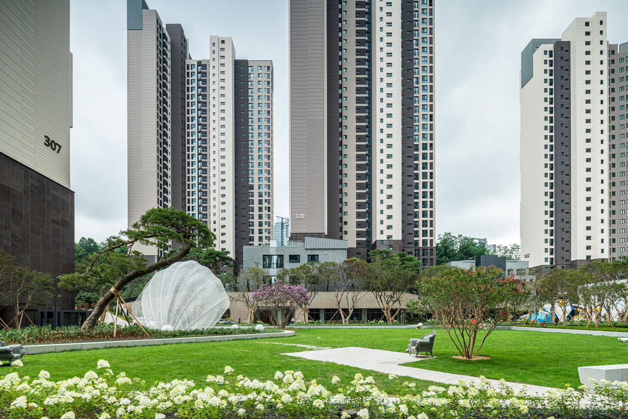 디에이치 아너힐즈 단지내 조경 [사진=현대건설 제공]