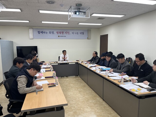 인천시의회 건설교통위원회가 미추4구역 주민 간담회를 개최했다. [사진=인천시의회 제공]