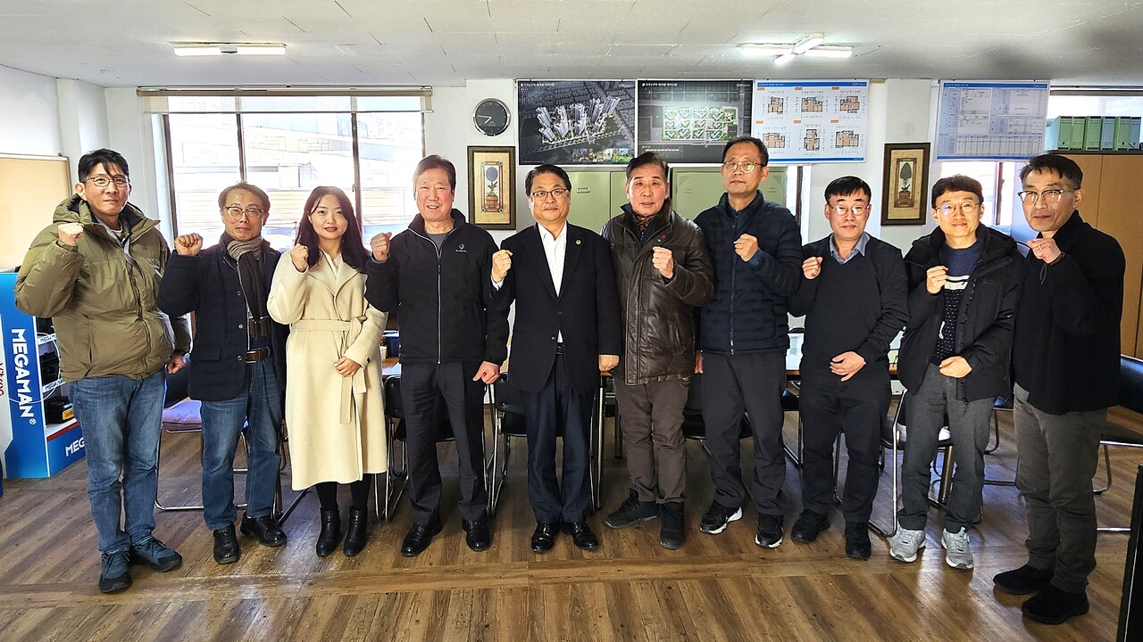 인천시의회 건설교통위원회가 미추홀구 주안2·4동 재정비촉진지구 내 존치관리구역 추진준비위원회와 간담회를 가졌다. [사진=인천시의회 제공]