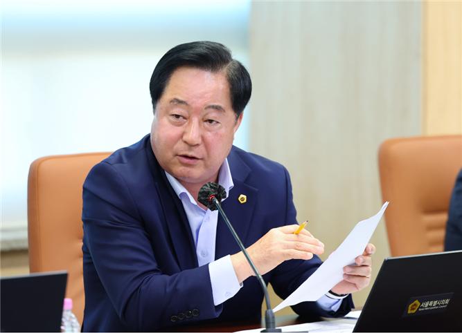 서울시의회 박석 의원이 발언하고 있다. [사진=서울시의회 제공]