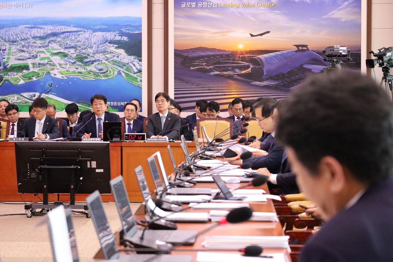 지난 23일 열린 국회 국토교통위원회 전체회의 [사진=문진석 의원 SNS]