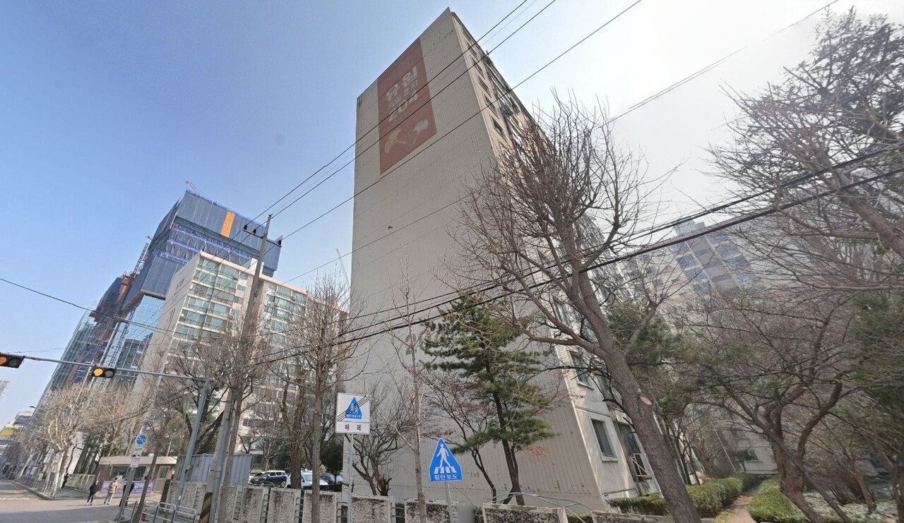 서울 영등포구 유원제일2차아파트의 재건축사업 시공자 현장설명회에 5개사가 참석했다. [사진=네이버 거리뷰]