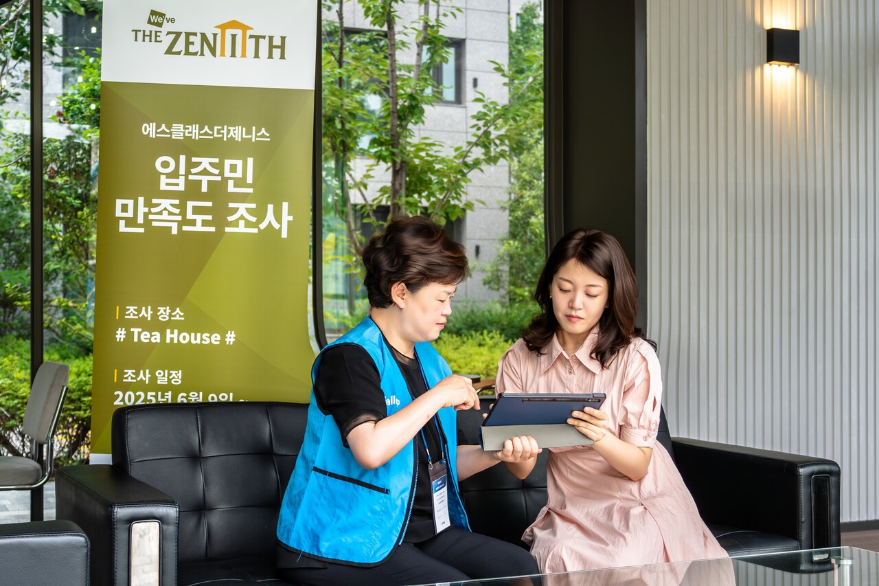 광주 ‘S-클래스 더제니스’에서 입주민 만족도 조사가 진행되고 있다. [사진=두산건설 제공]