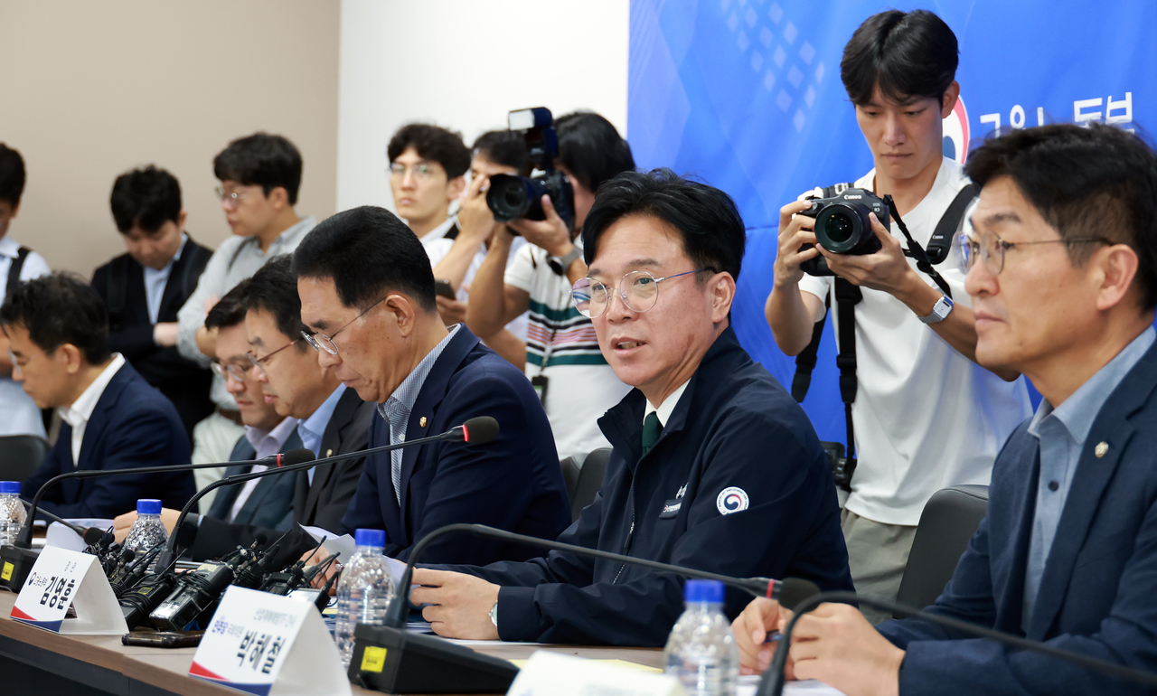 김영훈 고용노동부 장관이 지난 14일 시공순위 상위 20대 건설사 CEO와 간담회를 개최했다. [사진=고용노동부 제공]