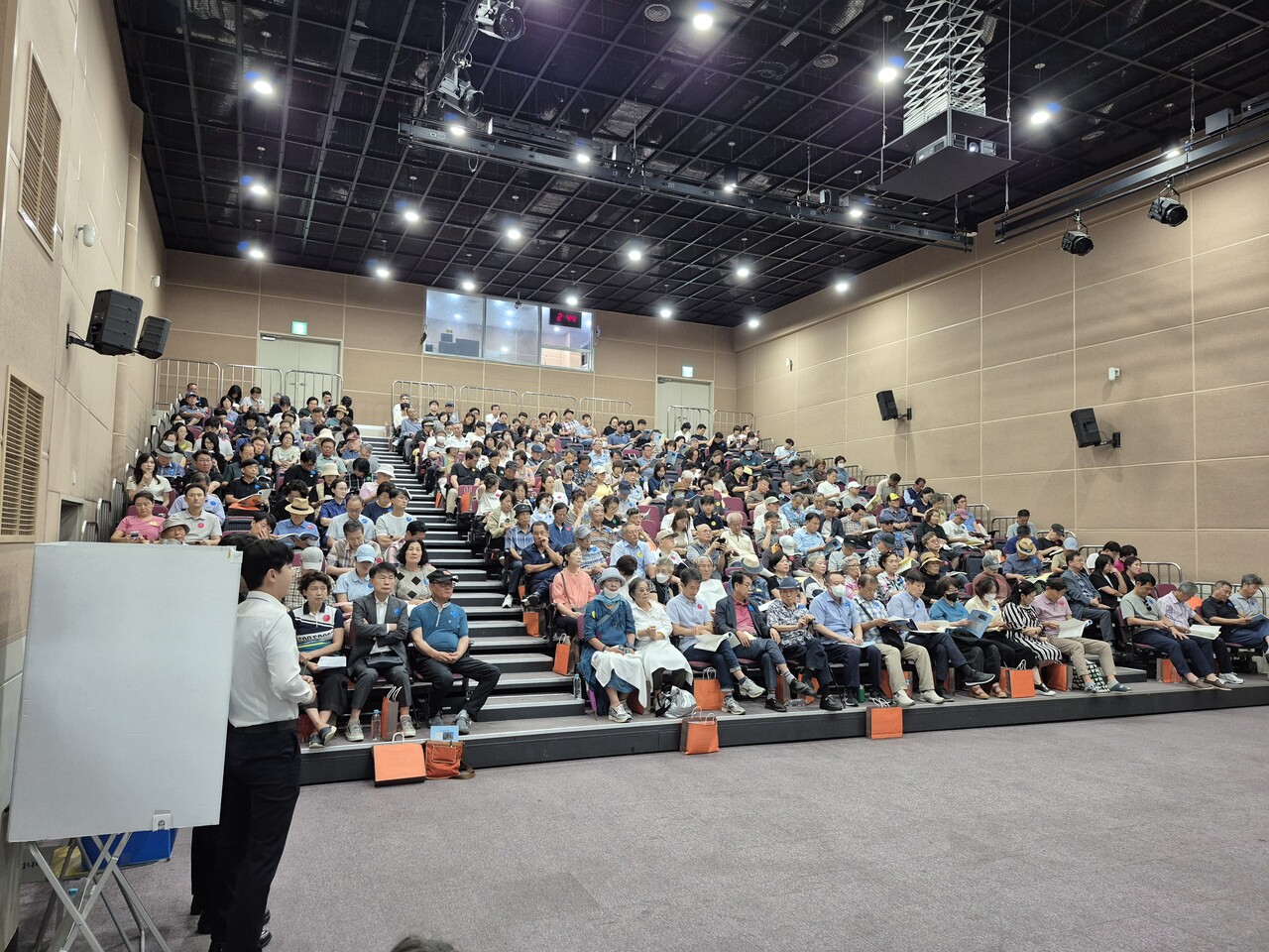 부산 해운대구 대우마리나1·2차 재건축 주민총회 전경 [사진=추진위원회 제공]