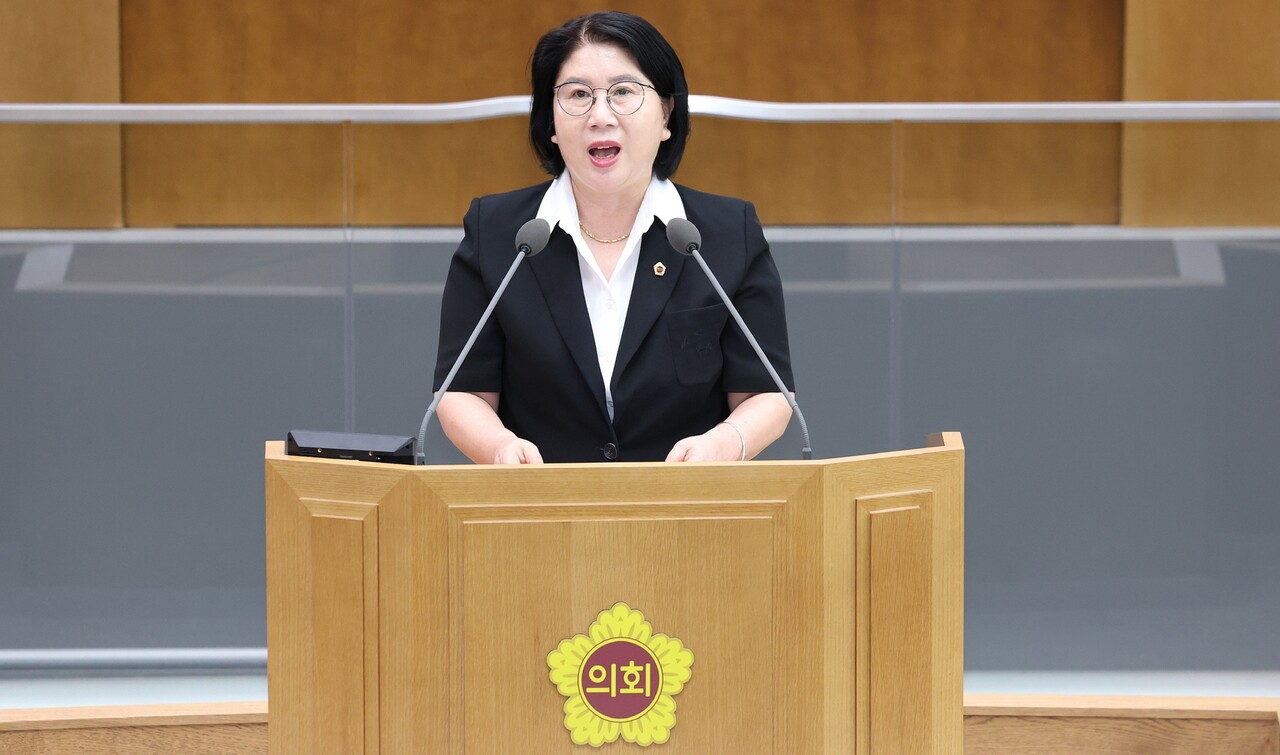 경기도의회 이서영 도의원이 지난 9일 5분 자유발언에서 비행안전구역의 문제점을 지적하고 있다. [사진=경기도의회 제공]