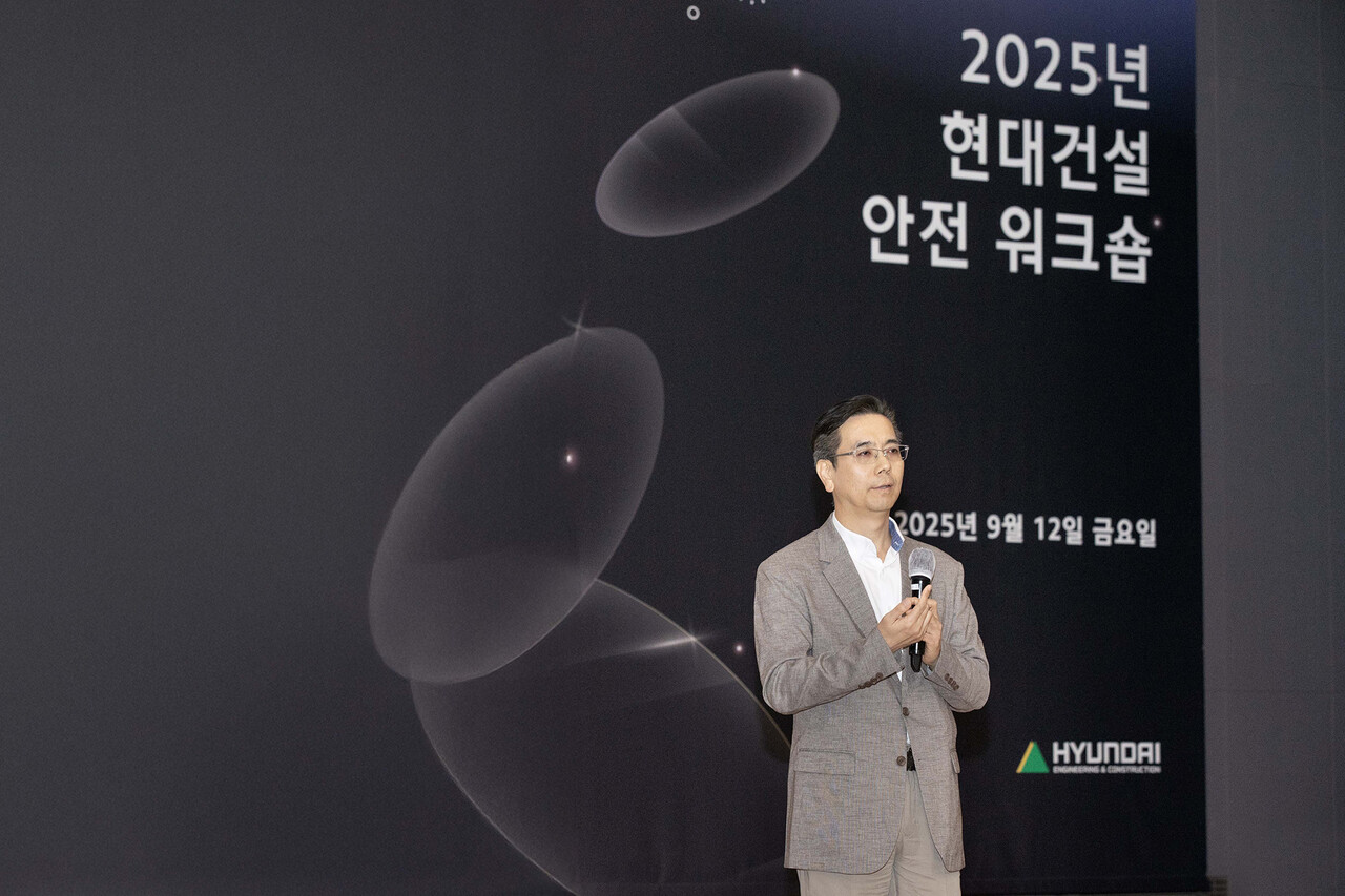 2025 현대건설 안전 워크숍에서 이한우 대표이사가 인사말을 하고 있다. [사진=현대건설 제공]