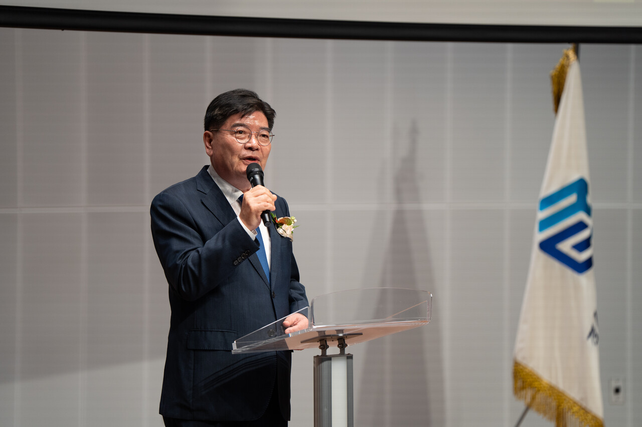 경기주택도시공사 제13대 사장으로 취임한 김용진 전 기재부 차관 [사진=GH 제공]