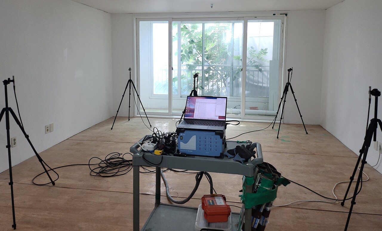 한국건설생활환경시험연구원(KCL) 시험 장면 [사진=두산건설 제공]