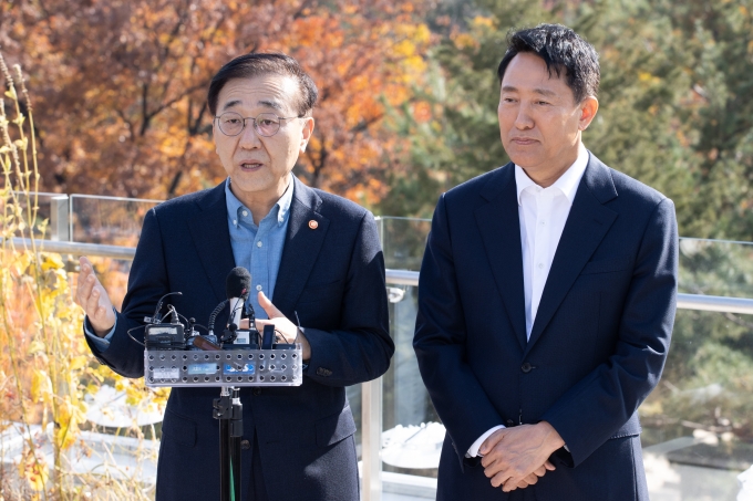 김윤덕 국토교통부 장관과 오세훈 서울시장이 13일 오전 서울 중구 서울시청 모처에서 비공개 오찬을 갖고 부동산 정책 전반에 대한 의견을 교류했다고 밝혔다. [사진=국토부]