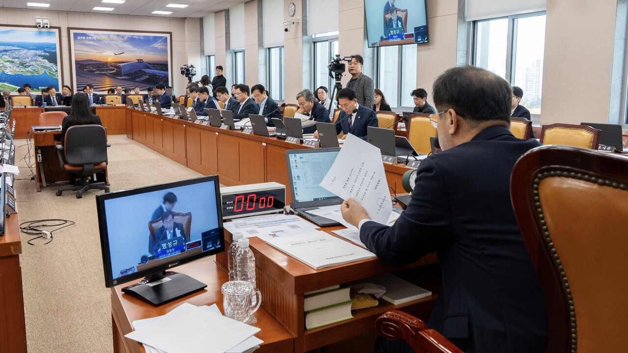국토교통위원회 전체회의 모습 [사진=맹성규 의원 SNS]